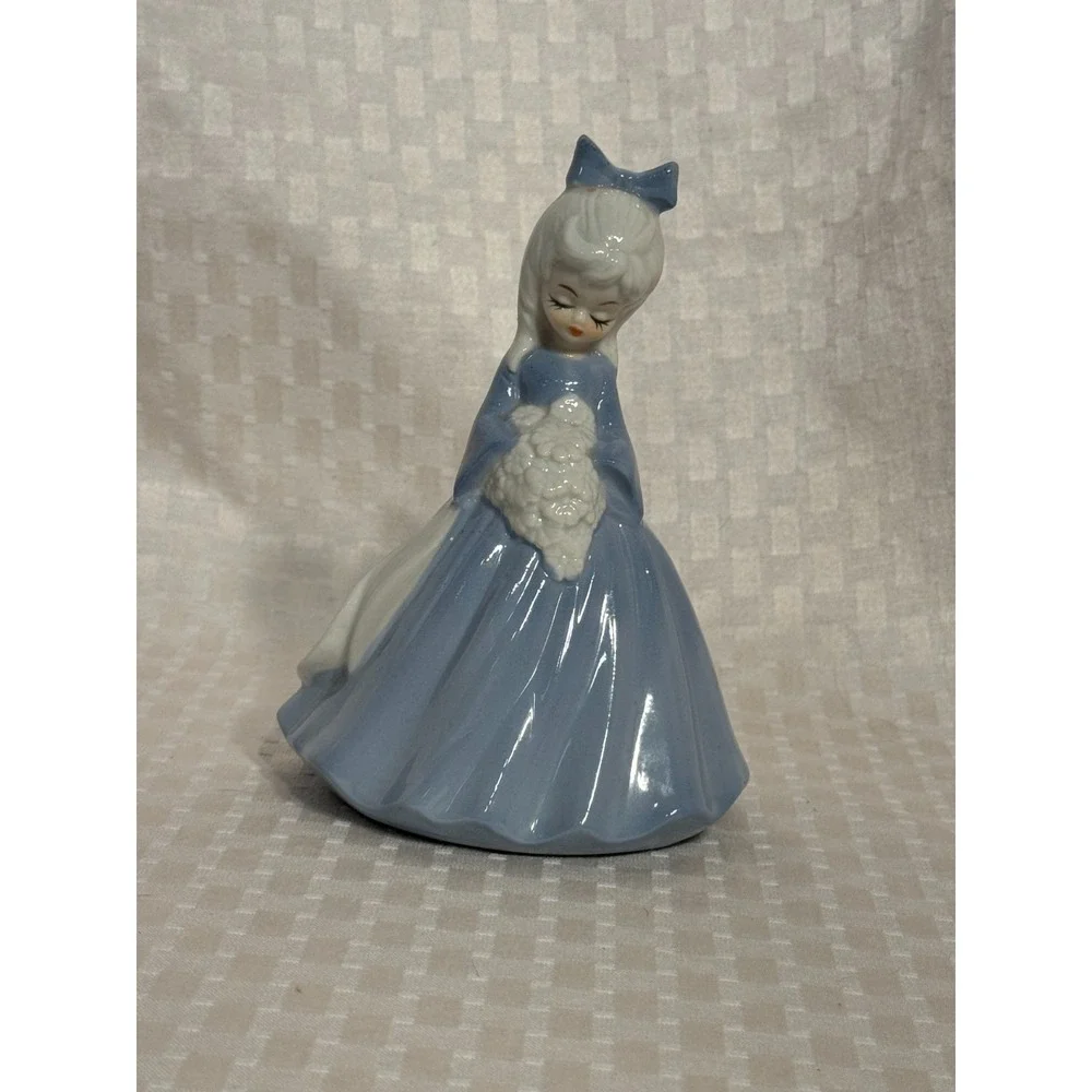 VTG Porcelain Bride Bouquet Music Box Plays Carpenters We've Only Just Begun